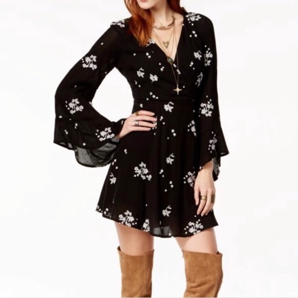 Free People Dresses & Skirts - Free People black/white floral Bell sleeve dress